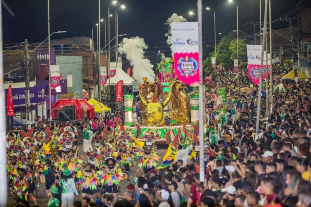 Escolas de Samba de Tucuruí encantam multidão em desfile repleto de alegria e cultura