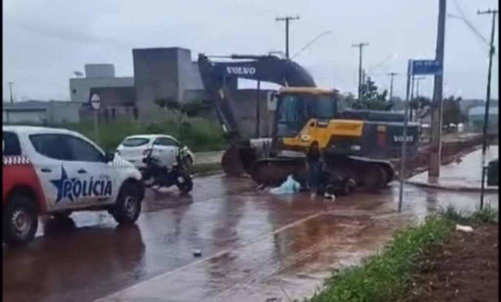 Motociclista perde a vida no Carnaval ao colidir contra escavadeira