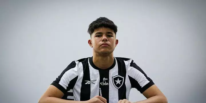 Botafogo contrata Bruninho Samudio, filho do ex-goleiro Bruno