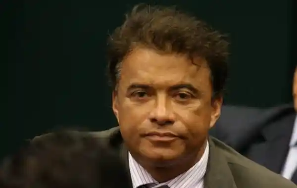 Wlad deixa penitenciária após problemas de saúde