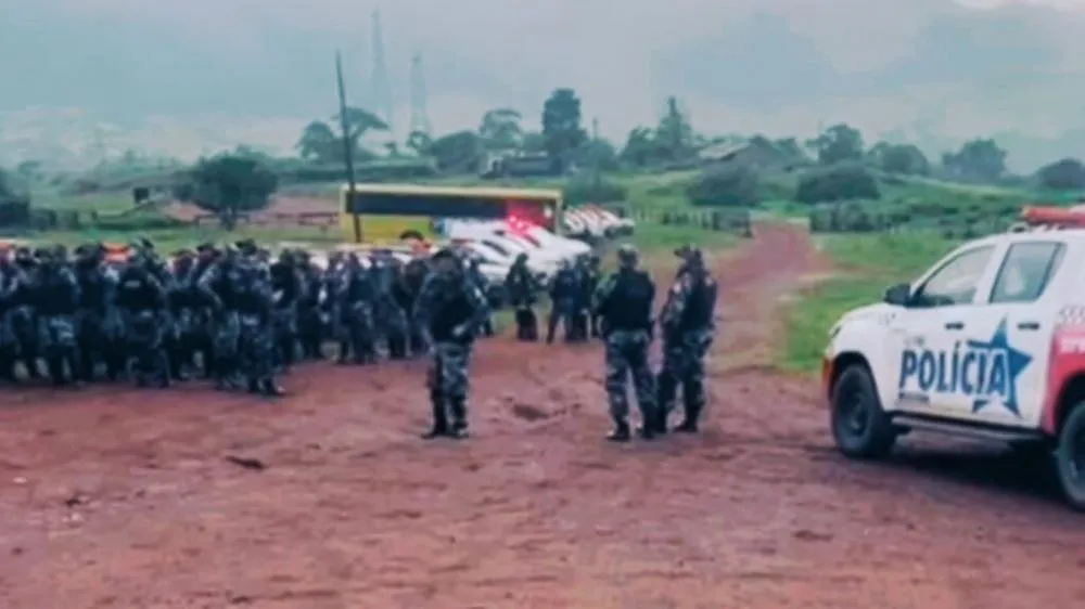 Tropa da PM realiza reintegração de posse na Fazenda Boi Gordo, em Canaã dos Carajás