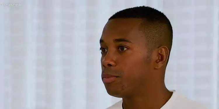 Robinho pede redução de pena após terminar curso de eletrônica