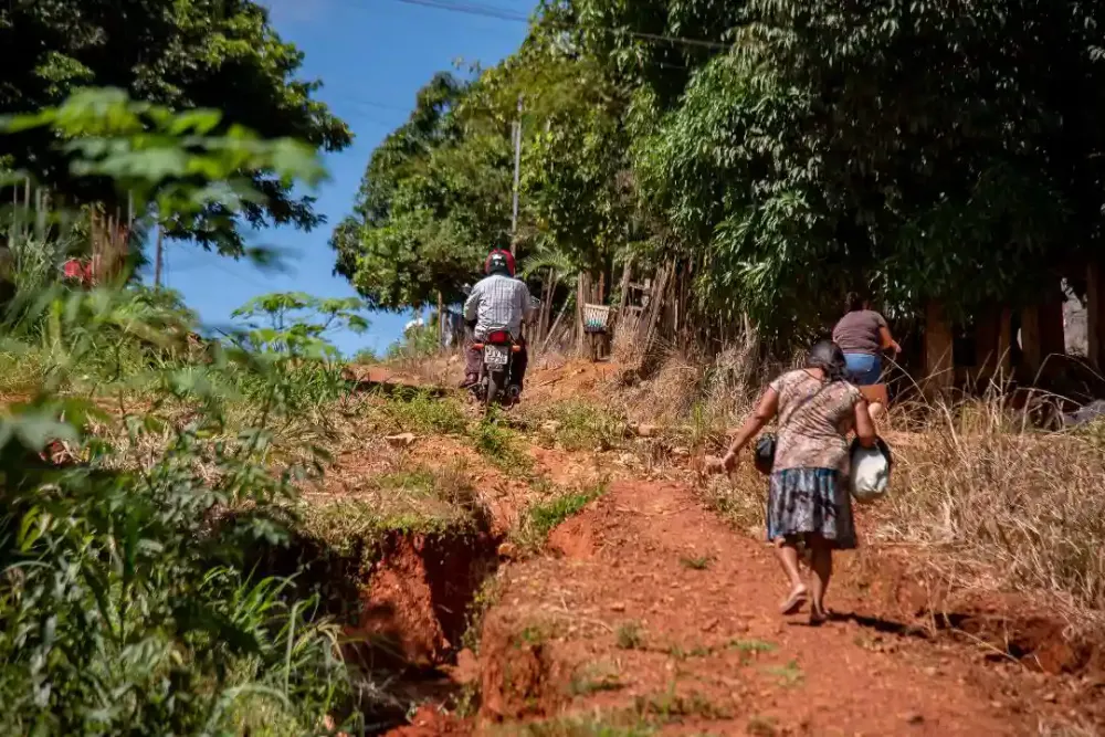 Equipe técnica da Regularização Fundiária Urbana (REURB) realiza visita ao bairro Nova Vitória