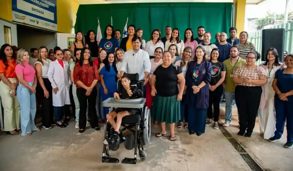 Prefeitura de Parauapebas entrega cadeiras de rodas adaptáveis a pacientes com deficiência