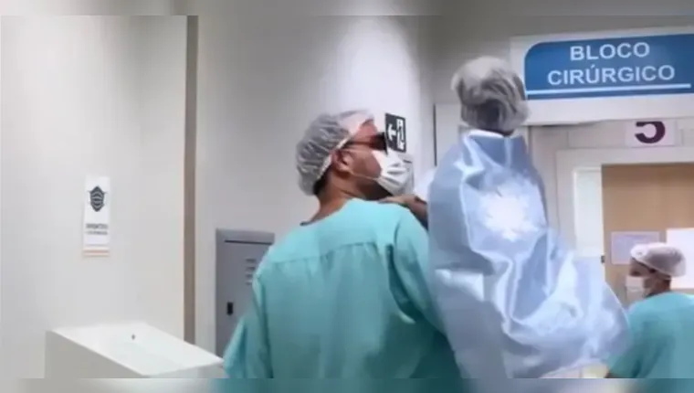 Médico que transforma crianças em super-heróis é premiado 