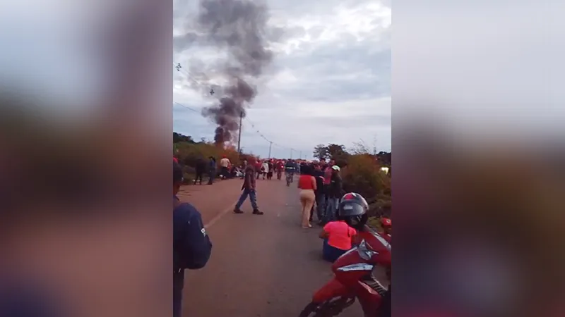 Confusão entre MST e Polícia Civil marca nova ocupação da Estrada de Ferro Carajás em Parauapebas