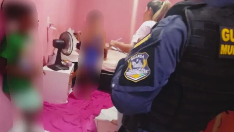 Mãe é detida por deixar quatro crianças sozinhas e ir beber