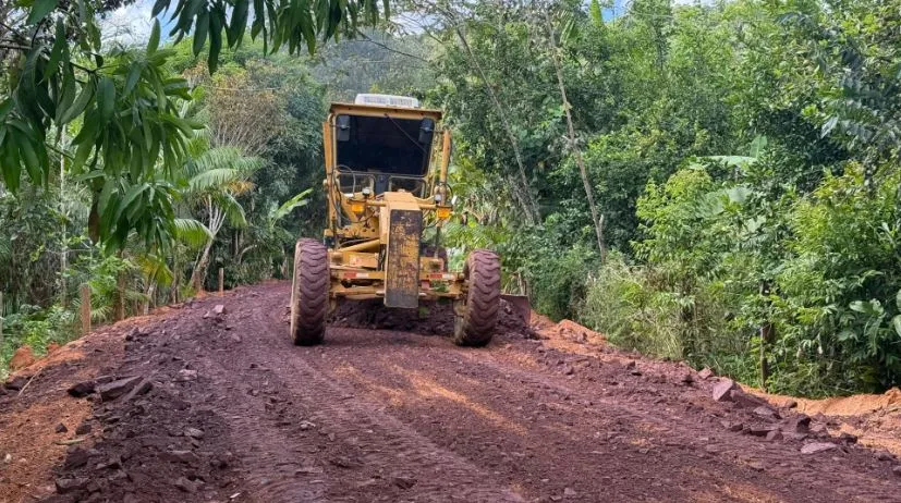 Rejeito de minério vira solução para estradas abandonadas na zona rural de Parauapebas