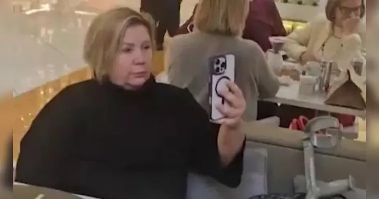 Mulher é presa após chamar homem de 'bicha nojenta' em shopping