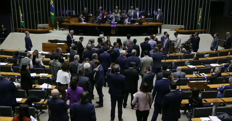 Câmara aprova urgência para projeto que regulamenta licença-paternidade