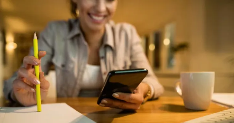 Conheça 6 formas de fazer renda extra usando apenas o celular
