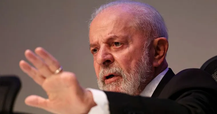 Tarifaço: Lula convoca reunião de emergência com ministros