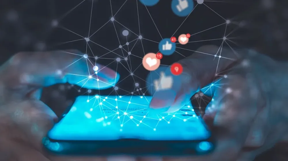 Câmara pauta projeto que regula redes sociais para crianças