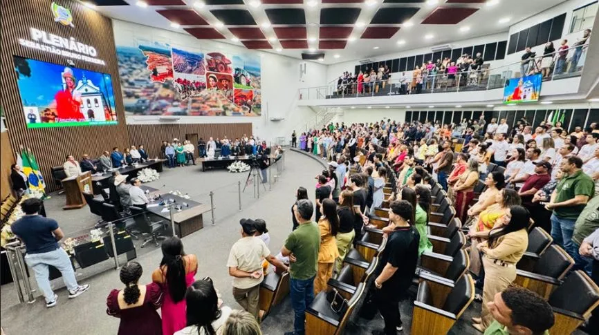 Câmara celebra Sessão Solene de outorga de títulos de Cidadão Honorário