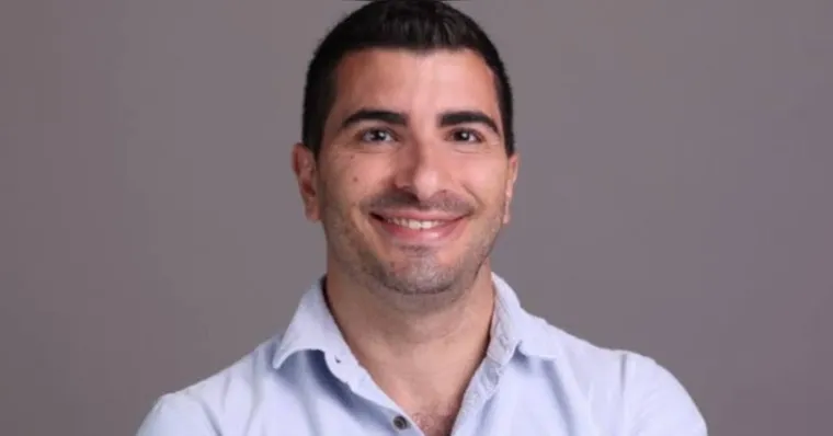 Ele vivia em Israel há uma década e deixa esposa e um filho de 9 meses | (Reprodução/Linkedin)