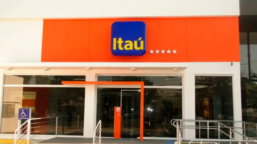 Itaú demite funcionários em massa e justifica ‘baixa produtividade’