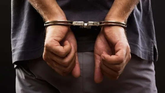 Filho é preso por tentar estuprar o pai cego e surdo de 91 anos