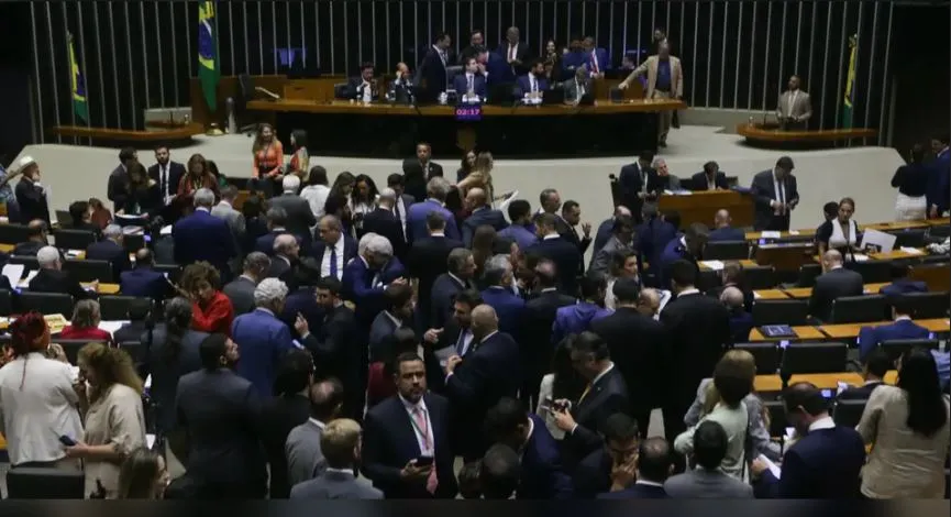 Câmara aprova isenção do IR para quem ganha até R$ 5 mil