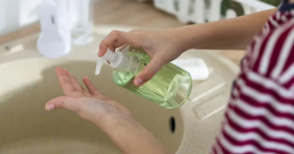 Anvisa proíbe venda de sabonete líquido popular no Brasil