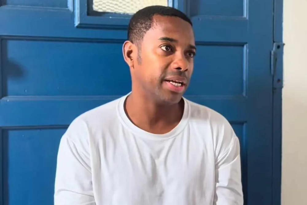 Após polêmica com série, Robinho é transferido de Tremembé