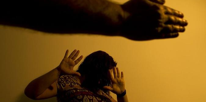 Suspeito de agredir esposa diz que mulher escorregou e bateu a cabeça em madeira, em Santarém