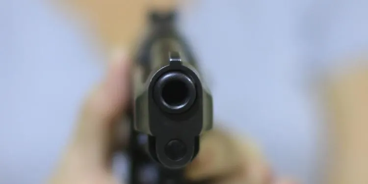 Adolescente morre baleado na cabeça ao gravar vídeo de colega 'brincando' com arma