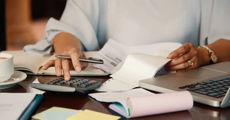 Quem é obrigado a declarar o IR 2026? | (pressfoto/Freepik)