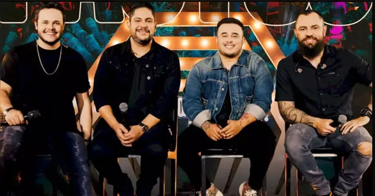 O cantor Matheus (primeiro da esquerda), com o parceiro Kauan (jaqueta jeans), e a dupla sertaneja Jorge e Mateus. | Reprodução