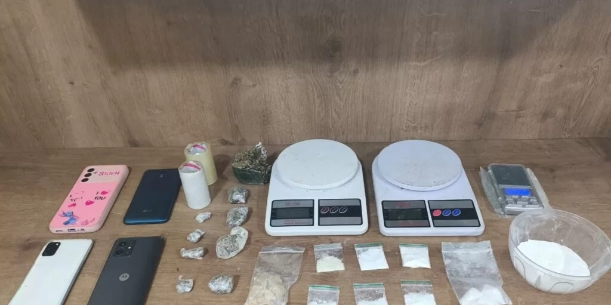 PM apreende drogas e materiais para tráfico no Bairro Tropical, em Parauapebas