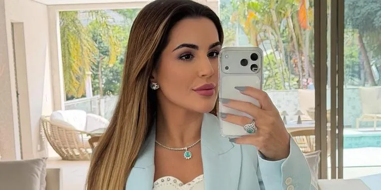 Deolane Bezerra (Instagram @deolane)