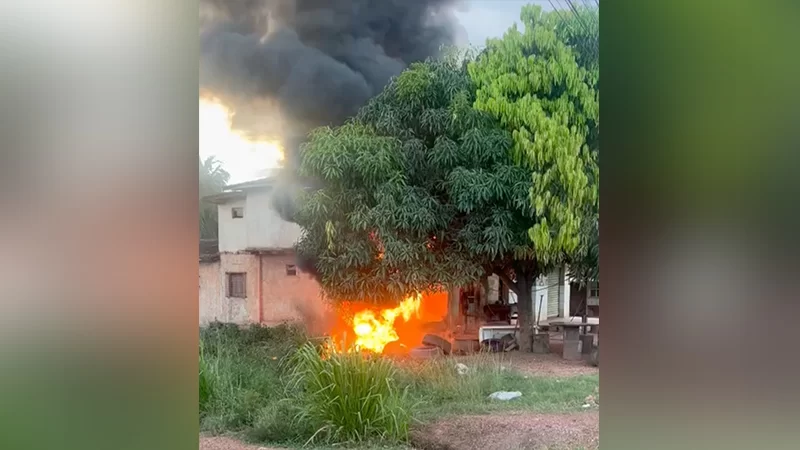 Incêndio mobiliza PM e moradores no centro de Goianésia do Pará