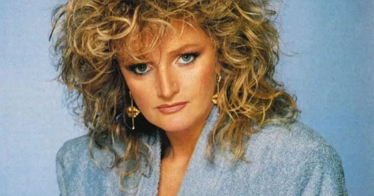 Bonnie Tyler acorda após um mês em coma