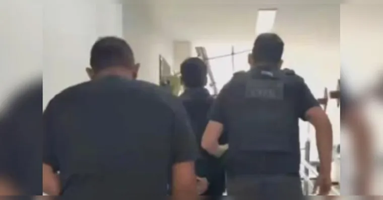 Boxeador é preso após ser acusado de agredir ex-mulher com bebê no colo