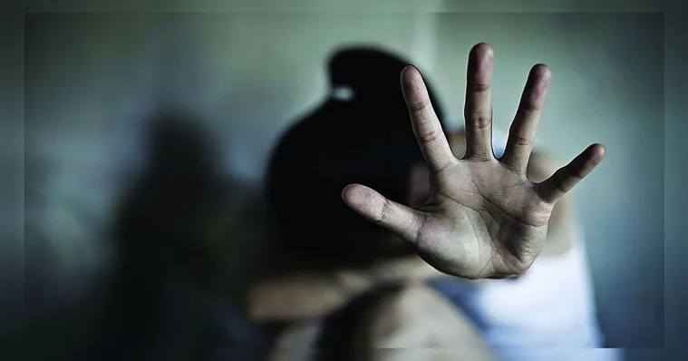 Grupo estupra estagiária de 17 anos, grava crime e posta no TikTok