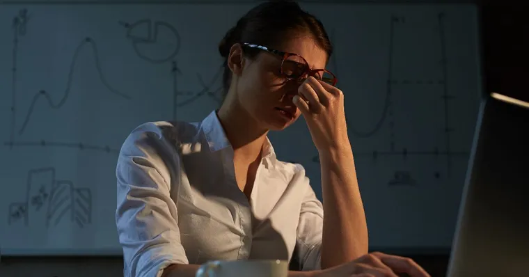 Veja os setores com mais profissionais em risco de burnout