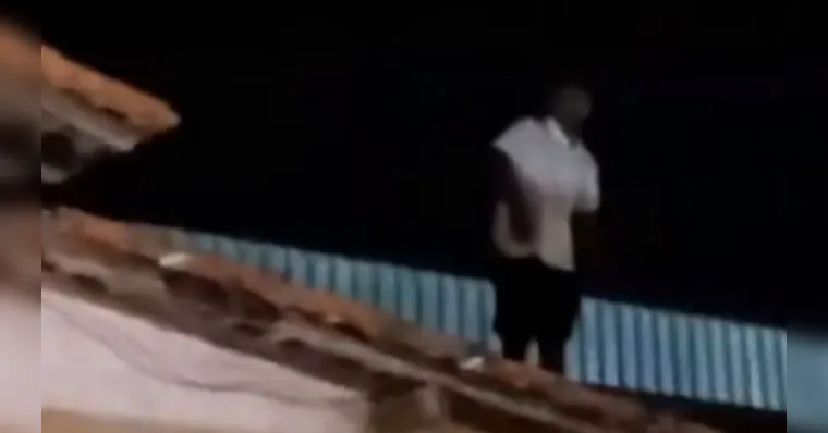 Jovem foge pelo telhado após agressão contra mulher no Pará
