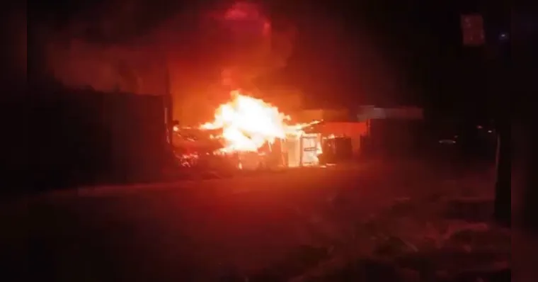 Incêndio destrói marcenaria em Paragominas, no Pará; veja vídeo