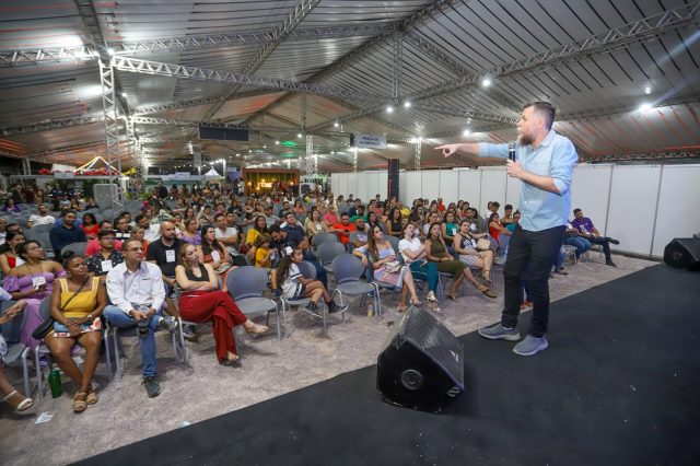 Marcos Piangers encoraja empreendedores na Fenecan: “A tecnologia e a inovação só tem real valor se elas conectam pessoas”