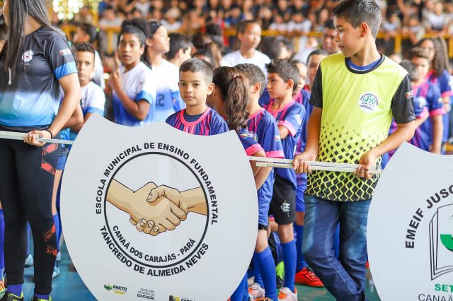 Alunos celebram abertura dos Jogos Estudantis em Canaã
