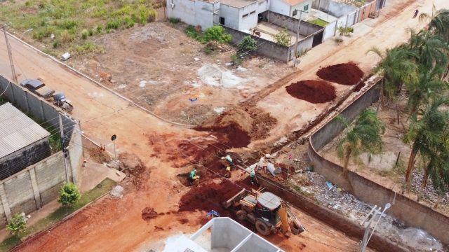 Prefeitura realiza drenagem e pavimentação asfáltica no bairro Vale do Sossego; confira
