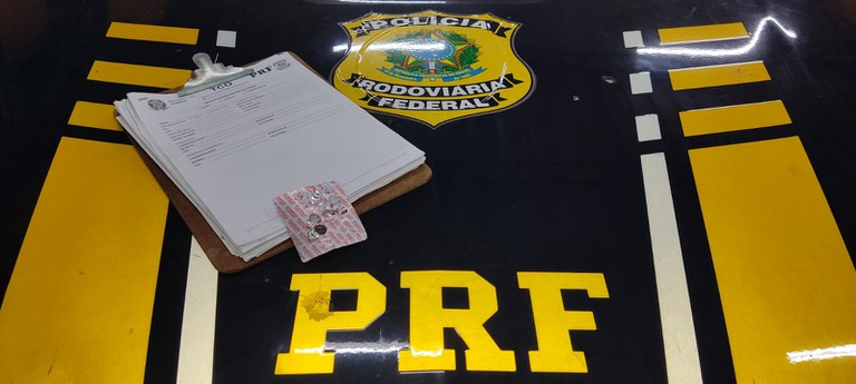 PRF autua caminhoneiro por portar anfetaminas para consumo