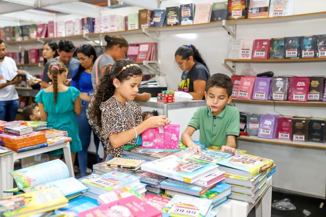 Evento é aberto com grande estrutura, Thalita Rebouças e percussão do Batalá