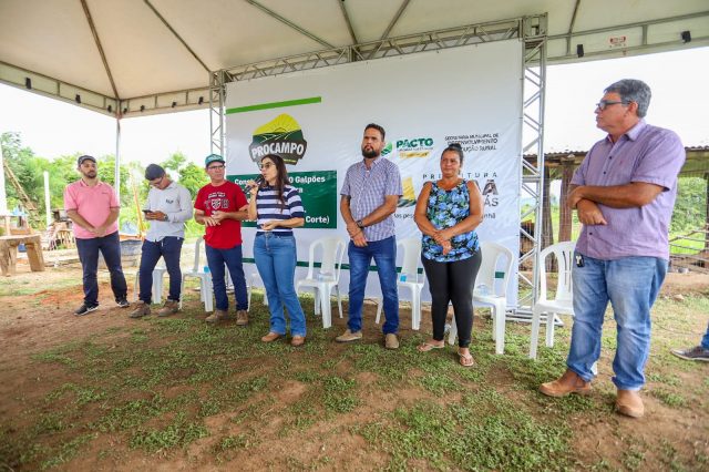 Prefeitura de Canaã dos Carajás autoriza construção de 30 galpões para criação de galinhas e produtores comemoram