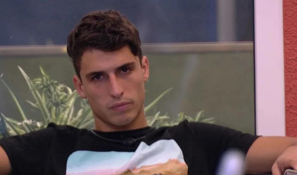 Justiça condena o ex-BBB Felipe Prior a seis anos de prisão por estupro.